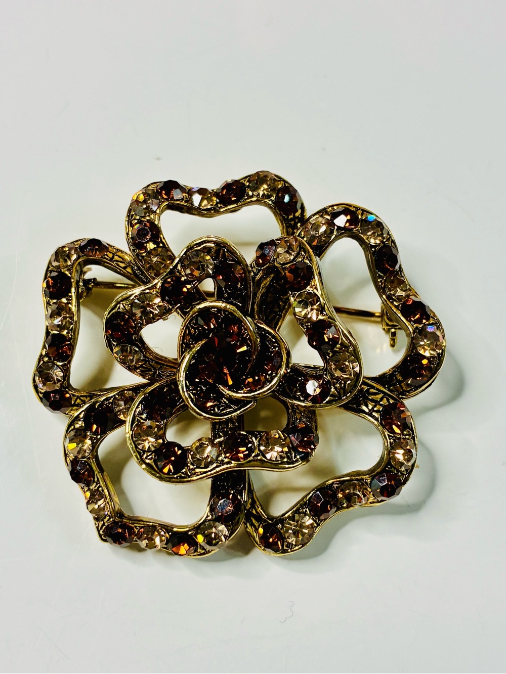 VTG Gold-Tone Mocha Mousse Brown Crystal Floral Brooch Effortless Elegant EUC